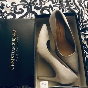 Size 7 1/2 heels brand new never worn in the box